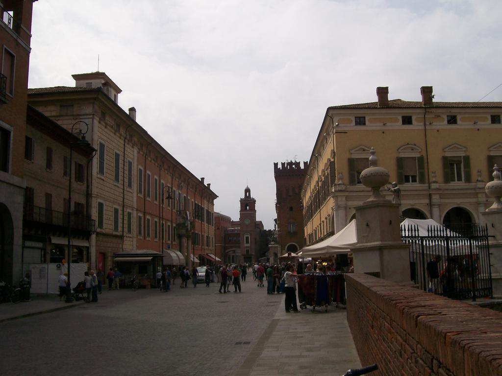 Be Happy Ferrara Exterior photo